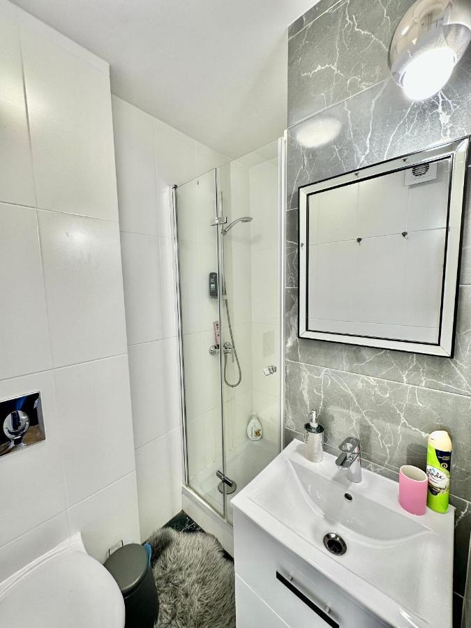 Appartamento PLATINUM metro x2 WiFi 350 MBs Netflix HBO AppleTV Varsavia Esterno foto